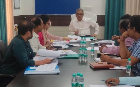 मण्डलायुक्त की अध्यक्षता में सूक्ष्म, लघु एवं मध्यम उद्यम प्रोत्साहन नीति-2017 के अन्तर्गत मण्डल स्तरीय स्वीकृति समिति की हुई बैठक