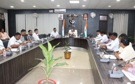 जिलाधिकारी ने किया बेसिक शिक्षा एवं जिला अनुश्रवण समिति की समीक्षा