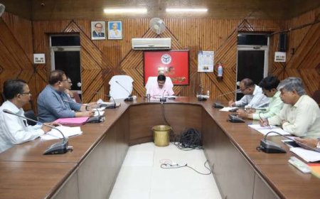 जिलाधिकारी ने की चकबन्दी विभाग की समीक्षा