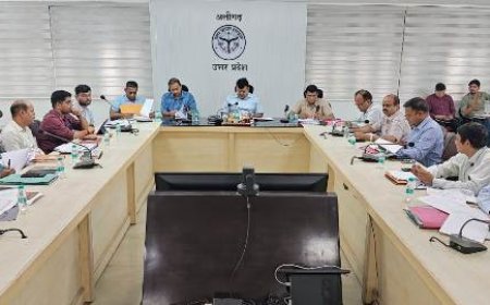 डीएम की अध्यक्षता में विकास कार्यांे और कर-करेत्तर एवं राजस्व संग्रह की समीक्षा बैठक सम्पन्न