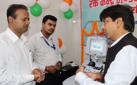 जिलाधिकारी ने मण्डलीय जिला चिकित्सालय आजमगढ़ में सिंगल डोनर प्लेटलेट एफरेसिस मशीन का किया शुभारम्भ