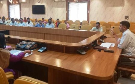 जिलाधिकारी की अध्यक्षता मे हुई आयुष समिति की बैठक