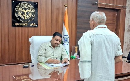 जिलाधिकारी ने जनसुनवाई में सुनी जनता की समस्याएं, अधिकारियों को दिए गुणवत्तापूर्ण निस्तारण के निर्देश