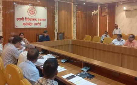 जिलाधिकारी ने की सीएम डैस बोर्ड (विकास) की समीक्षा बैठक