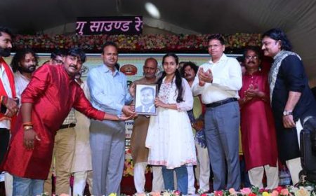 कजरी गायन को जीवन्त रखने में हरिहरपुर घराने का महत्वपूर्ण योगदान- जिलाधिकारी