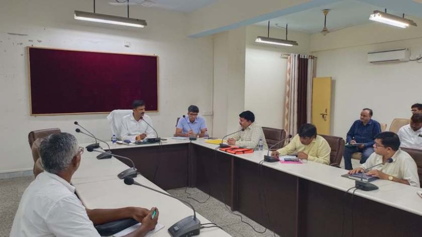 जिलाधिकारी के अध्यक्षता में शिक्षक उन्मुखीकरण के संबंध में कार्यशाला का आयोजन सम्पन्न