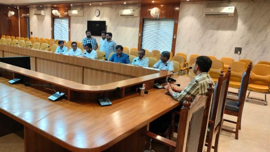 जिलाधिकारी ने नेडा व विद्युत विभाग के अधिकारियों के साथ की बैठक