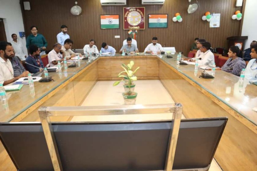 डीएम ने की सीएम युवा उद्यमी योजना की समीक्षा