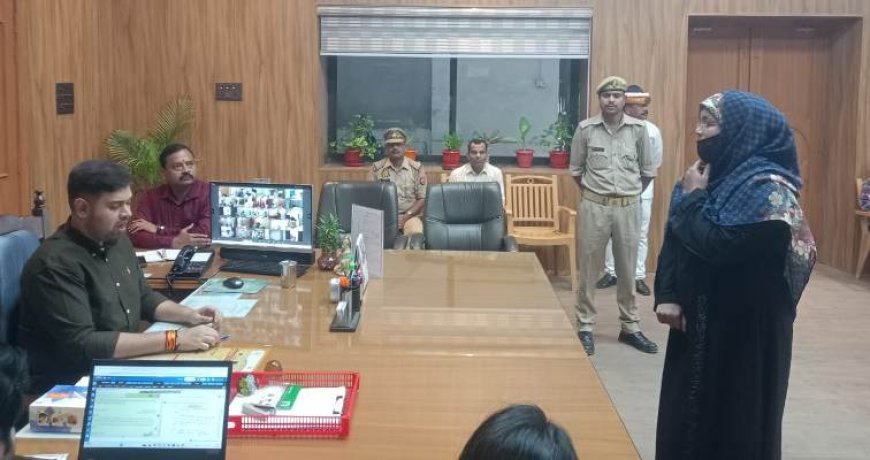 चकरोड पर कब्जे की शिकायतों को गंभीरता से लिया जाये - जिलाधिकारी