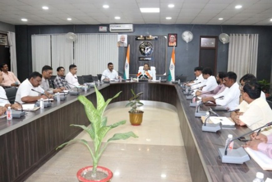 जिलाधिकारी ने किया बेसिक शिक्षा एवं जिला अनुश्रवण समिति की समीक्षा