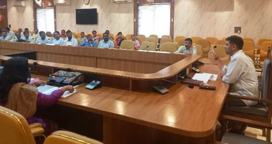 जिलाधिकारी की अध्यक्षता मे हुई आयुष समिति की बैठक