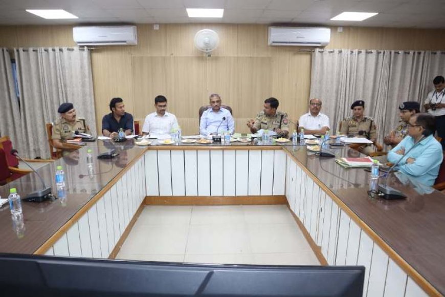 मण्डलायुक्त ने की आगामी त्यौहारों के दृष्टिगत कानून व्यवस्था की बैठक