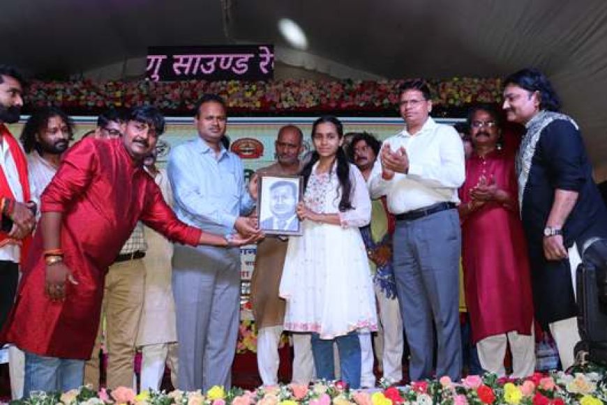 कजरी गायन को जीवन्त रखने में हरिहरपुर घराने का महत्वपूर्ण योगदान- जिलाधिकारी