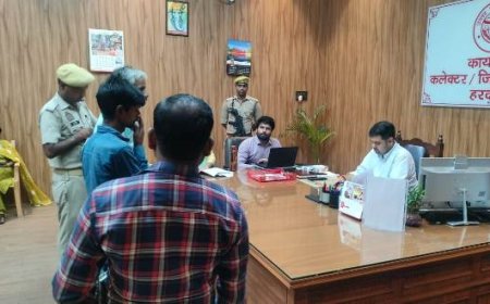 जिलाधिकारी ने जनसुनवाई में सुनी 57 शिकायतें