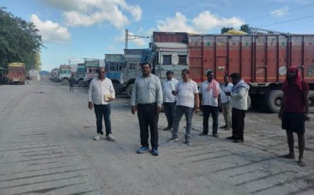 जनपद में खाद की सप्लाई जारी रहेगी, किसी भी प्रकार की कमी नहीं होने पाएगी - जिलाधिकारी