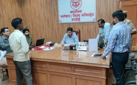 जिलाधिकारी ने जनसुनवाई में सुनी 81 शिकायतें