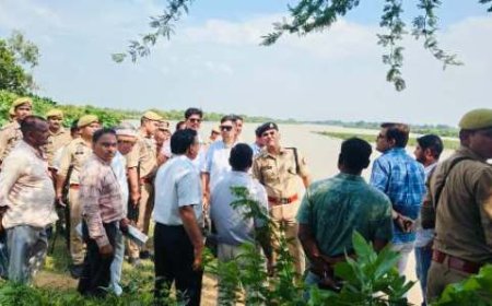 जिलाधिकारी व पुलिस अधीक्षक ने किया बाढ़ प्रभावित क्षेत्र का दौरा