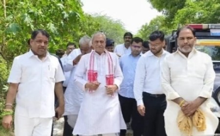 प्रभारी मंत्री ने टप्पल में बाढ़ प्रभावित क्षेत्र का किया स्थलीय निरीक्षण