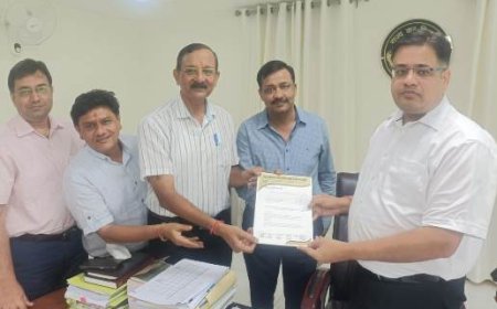 लखनऊ पेपर मर्चेंट्स एसोसिएशन ने वित्त मंत्री एवं जीएसटी आयुक्त से की मुलाकात