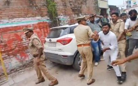 अमेठी में यूथ कांग्रेस का मंत्री दिनेश प्रताप सिंह के खिलाफ प्रदर्शन, पुलिस से झड़प भी हुई