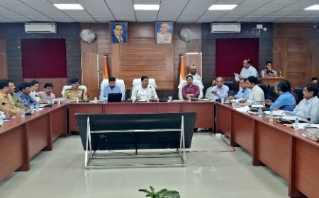 जिला उद्योग बन्धु एवं औद्योगिक व्यापारिक सुरक्षा फोरम तथा एम0ओ0यू0 क्रियान्वयन समिति की  जिलाधिकारी ने की बैठक