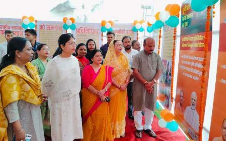 प्रदर्शनी देखकर लोग जनकल्याणकारी योजनाओं से जुड़ेगे और सेवा कार्यों में सक्रिय भागीदारी हेतु प्रेरित होगें - रजनी तिवारी