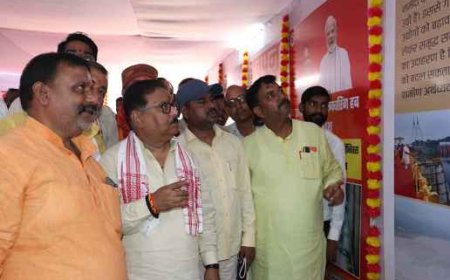 विधान परिषद सदस्य ने  सूचना एवं जनसम्पर्क विभाग द्वारा लगायी गयी प्रदर्शनी का किया उद्घाटन