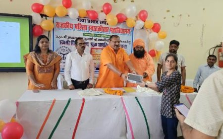 स्वामी विवेकानंद युवा सशक्तिकरण योजना के अंतर्गत छात्रों को वितरित किये गये टैबलेट