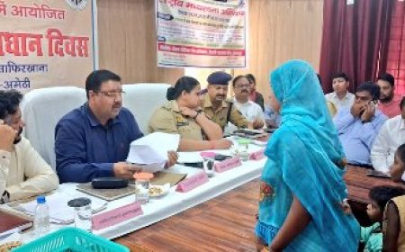 जिलाधिकारी की अध्यक्षता में तहसील मुसाफिरखाना में आयोजित हुआ संपूर्ण समाधान दिवस