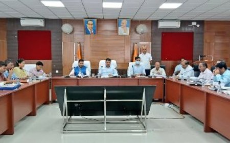 जिलाधिकारी की अध्यक्षता में आयोजित हुई सीएम डैशबोर्ड की मासिक समीक्षा बैठक