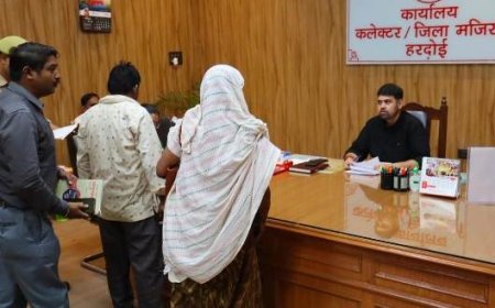 जिलाधिकारी ने जनसुनवाई में सुनी 85 शिकायतें