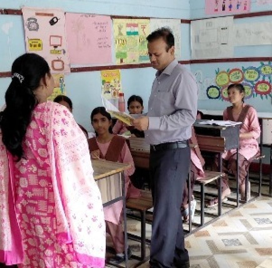 जिलाधिकारी ने कस्तूरबा गांधी आवासीय बालिका विद्यालय जाफ़रपुर का किया आकस्मिक निरीक्षण