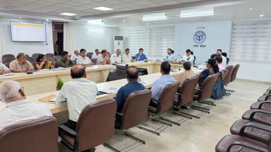 पोषण योजनाओं की समीक्षा में लापरवाह अधिकारियों पर डीएम सख्त