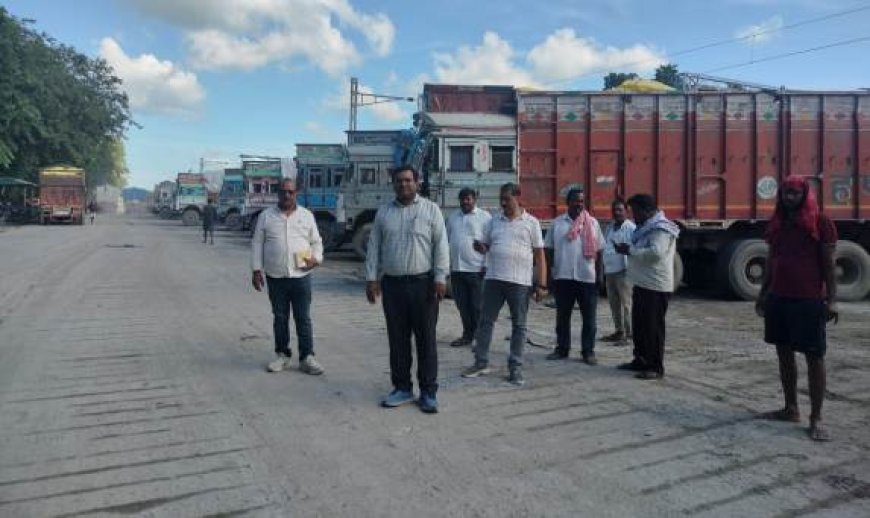 जनपद में खाद की सप्लाई जारी रहेगी, किसी भी प्रकार की कमी नहीं होने पाएगी - जिलाधिकारी