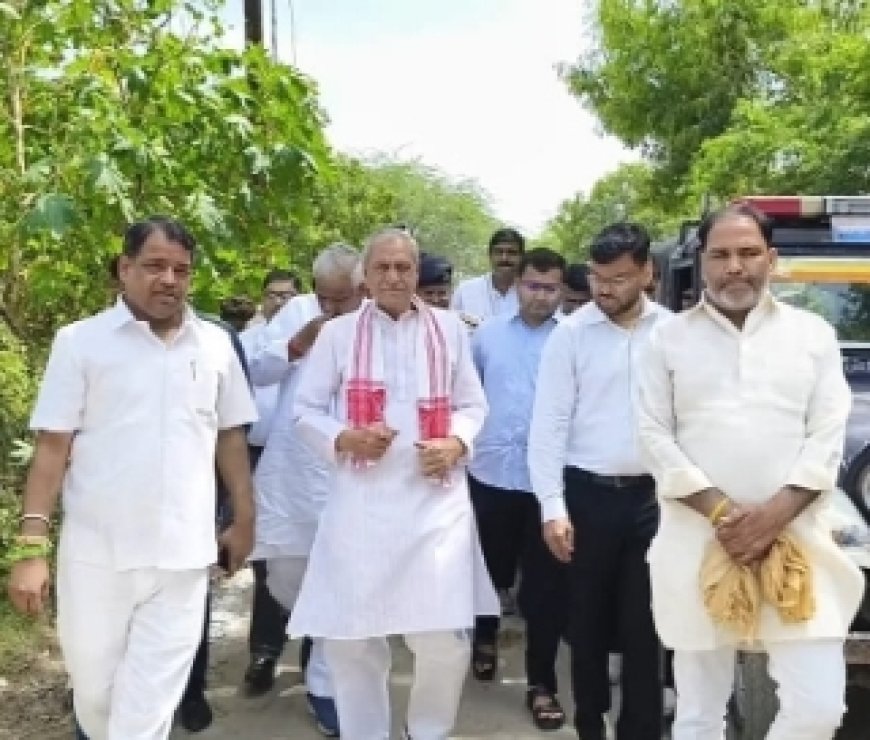 प्रभारी मंत्री ने टप्पल में बाढ़ प्रभावित क्षेत्र का किया स्थलीय निरीक्षण