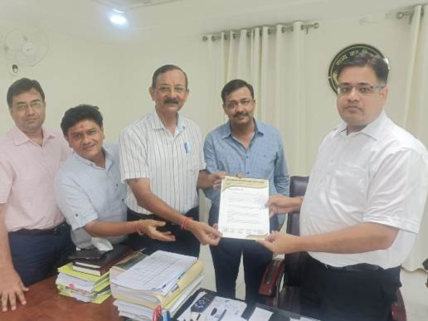 लखनऊ पेपर मर्चेंट्स एसोसिएशन ने वित्त मंत्री एवं जीएसटी आयुक्त से की मुलाकात