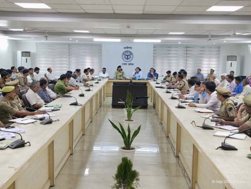 त्यौहारों की तैयारियों पर डीएम की सख्ती, साफ-सफाई से सुरक्षा तक दिए निर्देश