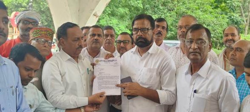 मांगों को लेकर ग्रापए का धरना-प्रदर्शन, सिटी मजिस्ट्रेट ने लिया ज्ञापन