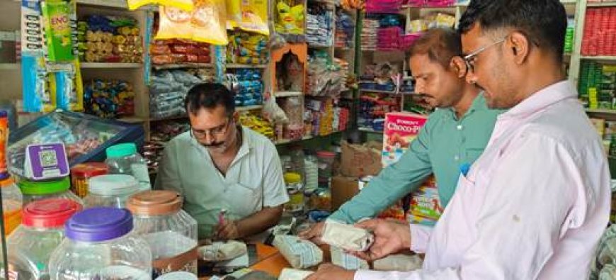 नवरात्रि एवं आगमी दशहरा पर्व के मद्देनजर जनपद में मिलावटी खाद्य एवं पेय पदार्थाे के विक्रय पर प्रभावी रोकथाम के लिए की गई छापेमारी