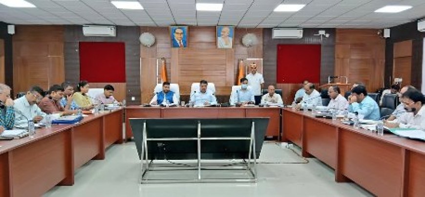 जिलाधिकारी की अध्यक्षता में आयोजित हुई सीएम डैशबोर्ड की मासिक समीक्षा बैठक