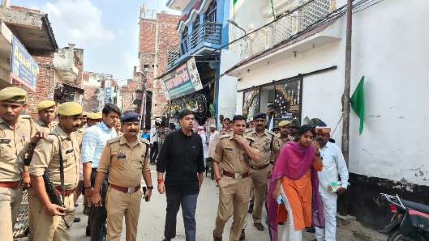 त्यौहारों पर आपसी सौहार्द, भाईचारा, शांति एवं कानून व्यवस्था बनाये रखने में जिला प्रशासन का सहयोग करें - जिलाधिकारी