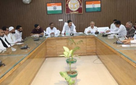 जिलाधिकारी ने पेराई सत्र 2024-25 के बकाया गन्ना मूल्य भुगतान के सम्बन्ध में की बैठक