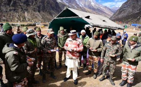 सीमांत गांव मिलम में सीएम धामी ने आई.टी.बी.पी जवानों और स्थानीय नागरिकों से की भेंट