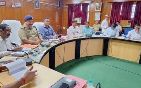 मण्डलायुक्त एवं डीआईजी की अध्यक्षता में मण्डलीय सड़क सुरक्षा समिति की बैठक सम्पन्न