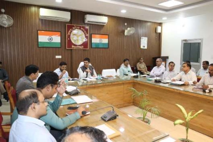 जिलाधिकारी की अध्यक्षता में हुई सीएम डैश बोर्ड पर विकास कार्यों की बैठक
