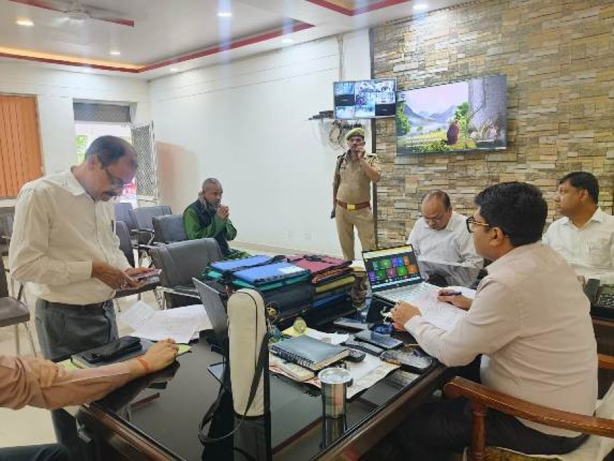 जिलाधिकारी ने सुनी फरियादियों की शिकायतें व समस्याएं