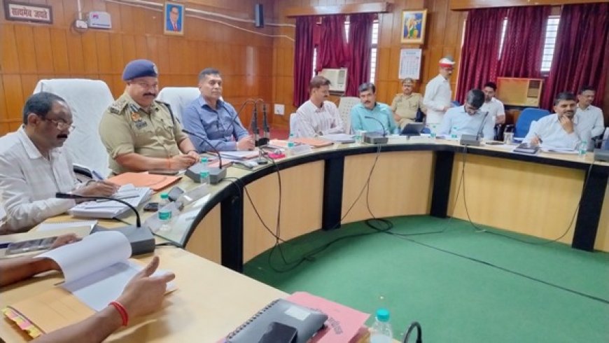 मण्डलायुक्त एवं डीआईजी की अध्यक्षता में मण्डलीय सड़क सुरक्षा समिति की बैठक सम्पन्न