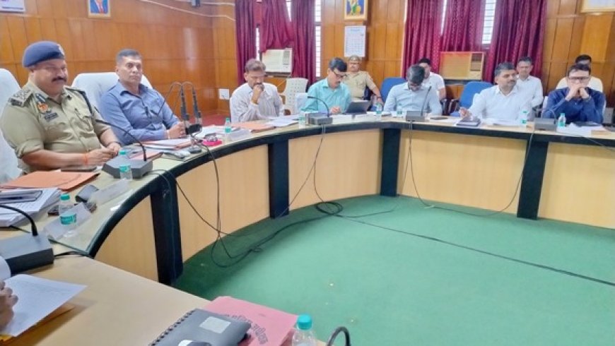 मंडलायुक्त ने की मंडलीय कानून व्यवस्था की समीक्षा