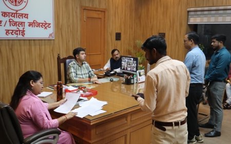 जिलाधिकारी ने जन सुनवाई में सुनी 97 शिकायतें