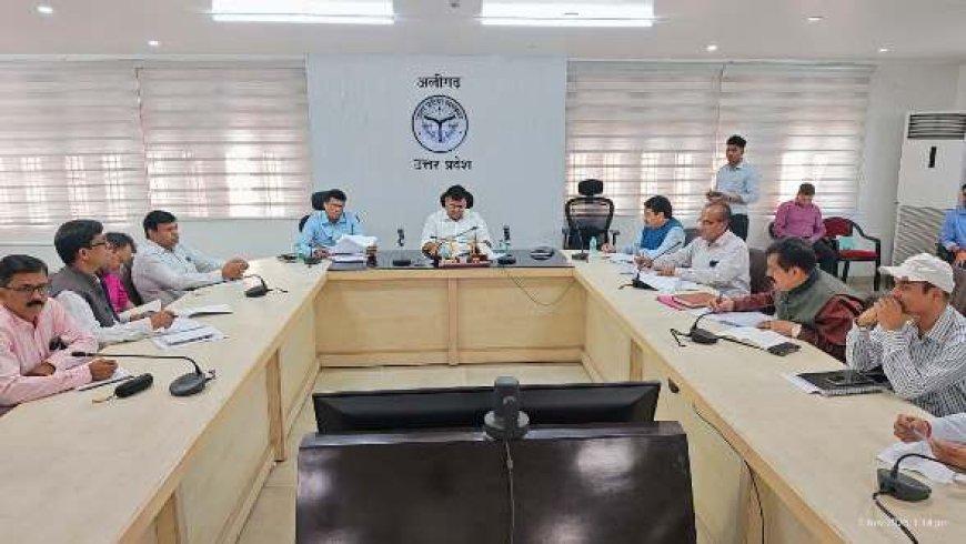 जिलाधिकारी ने की पीएम सूर्यघर मुफ्त बिजली योजना की समीक्षा